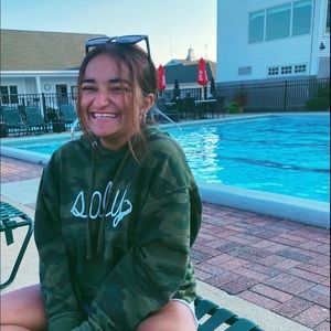 Meet your Posher, Neena